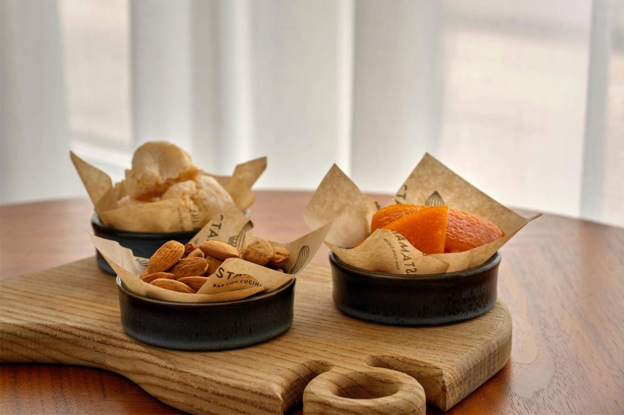 The Ritz-Carlton, Vienna Hotel Luaran gambar A selection of tapas