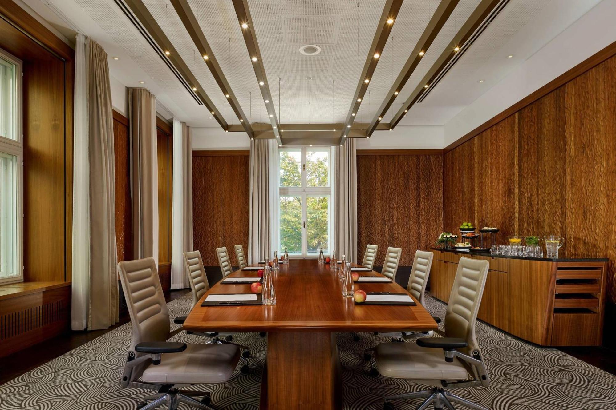The Ritz-Carlton, Vienna Hotel Luaran gambar Boardroom at the St Regis New York