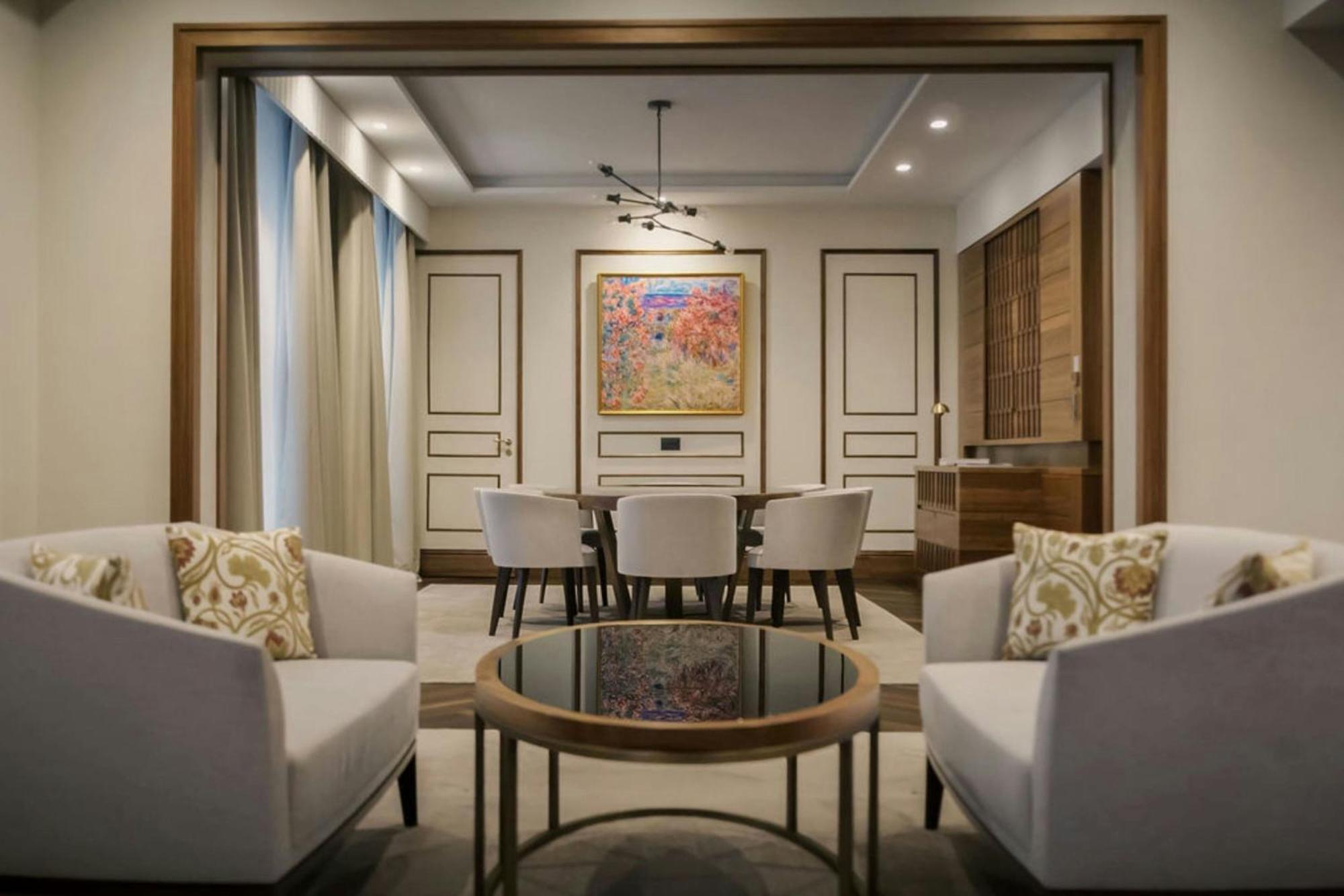 The Ritz-Carlton, Vienna Hotel Luaran gambar A living room in a private home in India